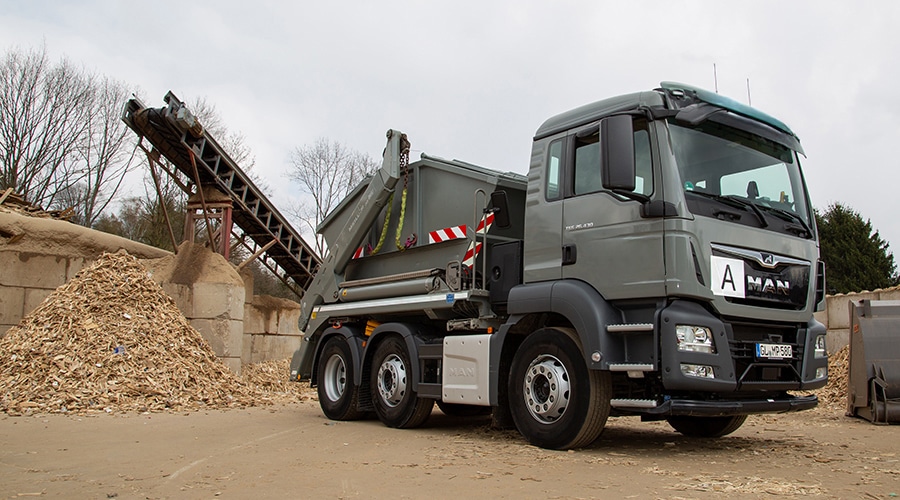 Container-LKW auf Betriebshof